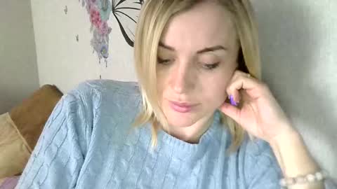 Snapshot of maryyemm chatting on March 8, 2:49 pm maryyemm online show from March 8, 2:49 pm