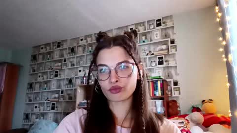 Kelly online show from March 25, 8:39 am