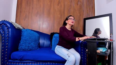 Snapshot of mature_beautiful chatting on January 15, 12:25 pm Lucy online show from January 15, 12:25 pm
