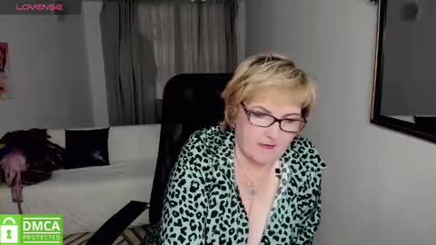 Snapshot of mature_blonde7 chatting on January 3, 6:01 am Lana online show from January 3, 6:01 am