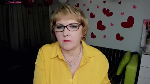 Snapshot of mature_blonde7 chatting on February 7, 3:52 pm Lana online show from February 7, 3:52 pm