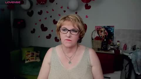 Snapshot of mature_blonde7 chatting on February 21, 3:54 pm Lana online show from February 21, 3:54 pm