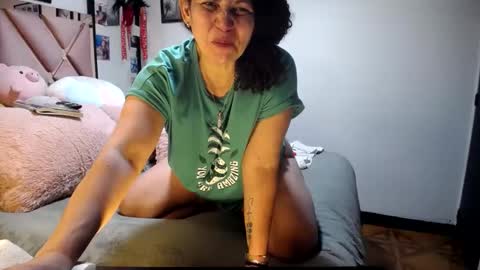 Snapshot of maturehornyxxxx chatting on October 8, 1:10 am cata online show from October 8, 1:10 am