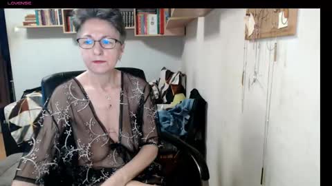 Snapshot of maturekate chatting on October 16, 7:00 am maturekate online show from October 16, 7:00 am
