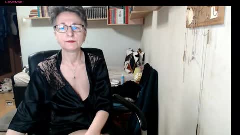Snapshot of maturekate chatting on October 6, 7:47 am maturekate online show from October 6, 7:47 am