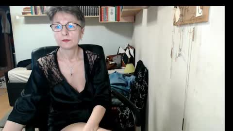 Snapshot of maturekate chatting on October 18, 7:11 am maturekate online show from October 18, 7:11 am