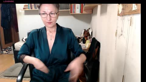 Snapshot of maturekate chatting on October 7, 7:57 am maturekate online show from October 7, 7:57 am