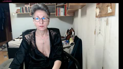 Snapshot of maturekate chatting on October 5, 7:46 am maturekate online show from October 5, 7:46 am
