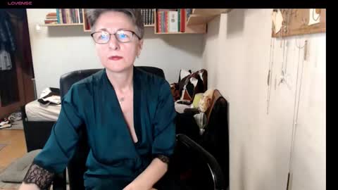 Snapshot of maturekate chatting on October 1, 9:25 am maturekate online show from October 1, 9:25 am