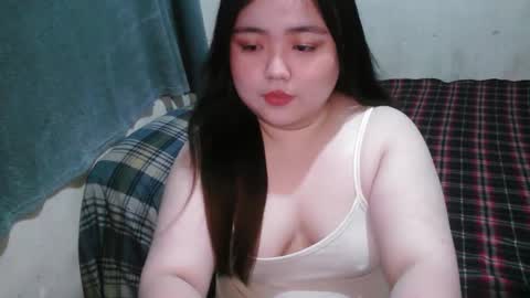 Snapshot of maxie_cat chatting on October 6, 12:00 pm Maxie online show from October 6, 12:00 pm