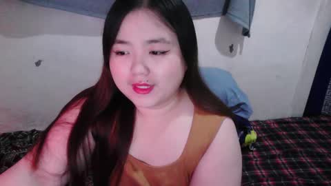 Snapshot of maxie_cat chatting on December 2, 11:33 am Maxie online show from December 2, 11:33 am