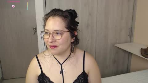 Snapshot of may_bloom chatting on October 10, 11:31 pm May online show from October 10, 11:31 pm