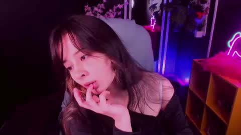 may_lings online show from June 21, 11:25 am