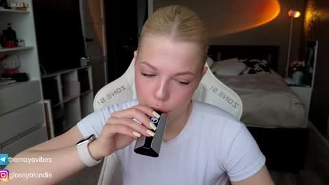 Maya online show from April 27, 3:25 am