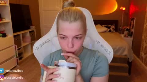 Maya online show from April 24, 3:20 am