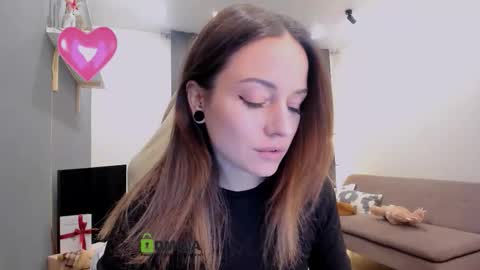 Maya online show from December 15, 3:06 pm