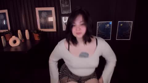 Snapshot of maya_muse chatting on December 19, 2:24 pm Woman online show from December 19, 2:24 pm