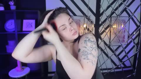 Snapshot of maya_muse chatting on March 2, 1:53 pm Woman online show from March 2, 1:53 pm