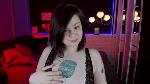 Snapshot of maya_muse chatting on January 1, 12:44 pm Woman online show from January 1, 12:44 pm