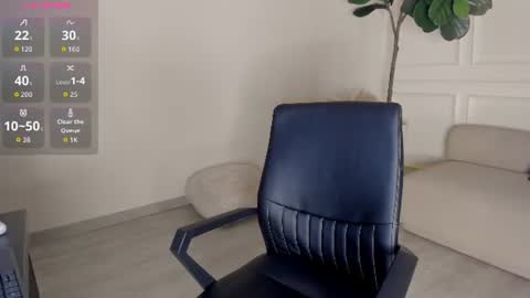 mayalee_ online show from June 18, 2:13 am