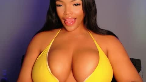 MayBabi online show from April 8, 6:10 pm