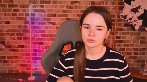 maybloom_ online show from March 11, 6:50 am