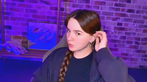 maybloom_ online show from April 15, 4:29 pm