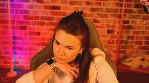 maybloom_ online show from March 20, 4:23 pm