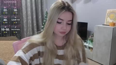 Snapshot of maymallorie chatting on December 29, 11:08 pm may online show from December 29, 11:08 pm