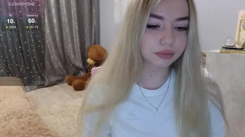 Snapshot of maymallorie chatting on March 3, 2:21 pm may online show from March 3, 2:21 pm