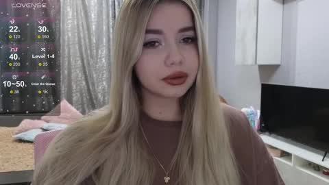 Snapshot of maymallorie chatting on March 7, 1:53 am may online show from March 7, 1:53 am