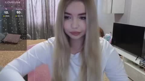 Snapshot of maymallorie chatting on February 14, 10:59 am may online show from February 14, 10:59 am