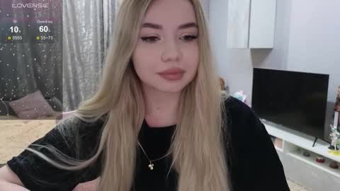 Snapshot of maymallorie chatting on March 8, 1:48 am may online show from March 8, 1:48 am