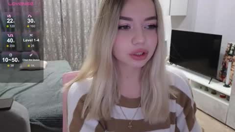 Snapshot of maymallorie chatting on September 16, 6:27 pm may online show from September 16, 6:27 pm
