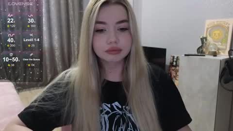 Snapshot of maymallorie chatting on January 28, 9:19 am may online show from January 28, 9:19 am