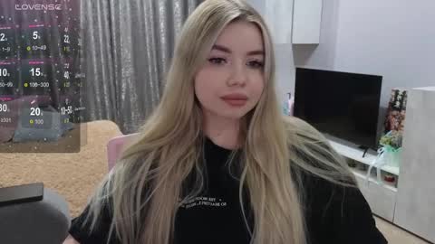 Snapshot of maymallorie chatting on January 11, 1:06 am may online show from January 11, 1:06 am