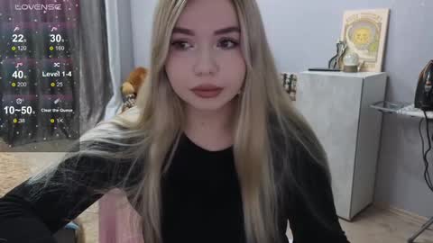 Snapshot of maymallorie chatting on February 16, 9:59 pm may online show from February 16, 9:59 pm