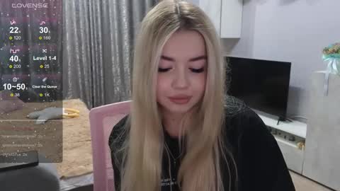 Snapshot of maymallorie chatting on December 17, 5:36 pm may online show from December 17, 5:36 pm