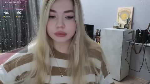 Snapshot of maymallorie chatting on February 25, 9:26 pm may online show from February 25, 9:26 pm