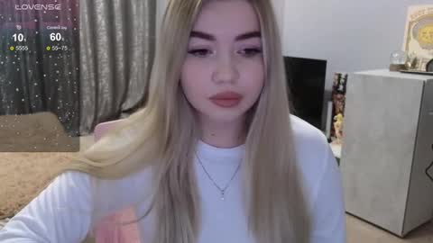 Snapshot of maymallorie chatting on February 27, 2:43 pm may online show from February 27, 2:43 pm