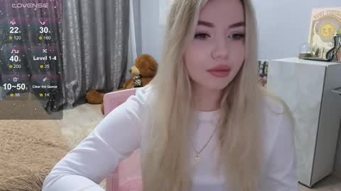 Snapshot of maymallorie chatting on February 19, 4:22 pm may online show from February 19, 4:22 pm