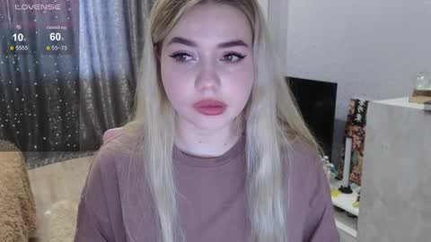 Snapshot of maymallorie chatting on March 2, 5:01 am may online show from March 2, 5:01 am