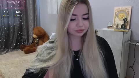 Snapshot of maymallorie chatting on March 4, 5:00 am may online show from March 4, 5:00 am