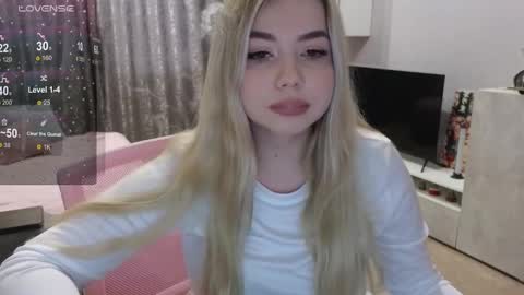 Snapshot of maymallorie chatting on January 29, 10:48 am may online show from January 29, 10:48 am