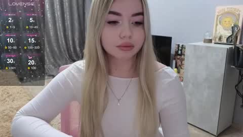 Snapshot of maymallorie chatting on February 28, 12:54 am may online show from February 28, 12:54 am