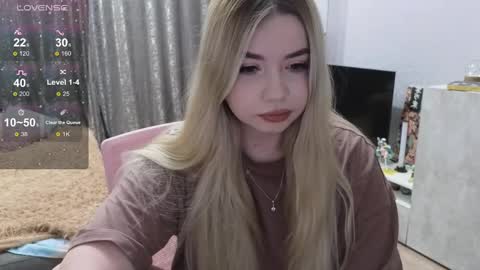 Snapshot of maymallorie chatting on March 2, 9:30 pm may online show from March 2, 9:30 pm