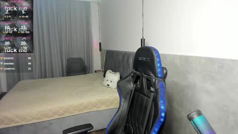 mcfly_11 online show from April 18, 9:15 pm