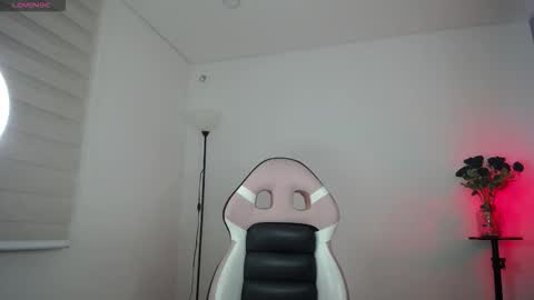 Johana  online show from December 1, 6:39 am