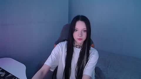 Snapshot of mefwhore chatting on October 9, 5:39 pm mefwhOre online show from October 9, 5:39 pm