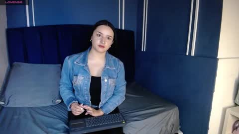 Snapshot of megan_blue5 chatting on January 24, 1:36 pm Megan3 online show from January 24, 1:36 pm